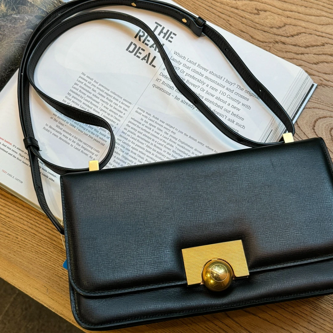 90新 BOTTEGA VENETA/葆蝶家 黑色皮质单肩包 /H0009444