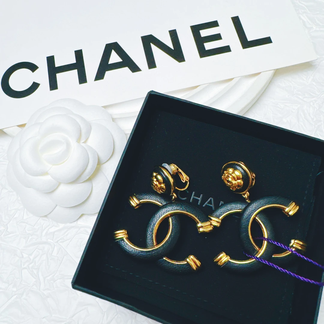 95新 Chanel/香奈儿 柚礼中古/香奈儿黑金山茶花双C耳夹NG411018