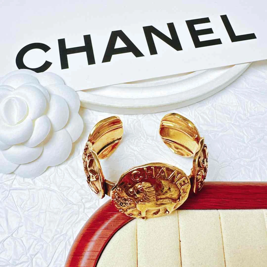 95新 Chanel/香奈儿 柚礼中古/香奈儿素金狮子手镯JXP