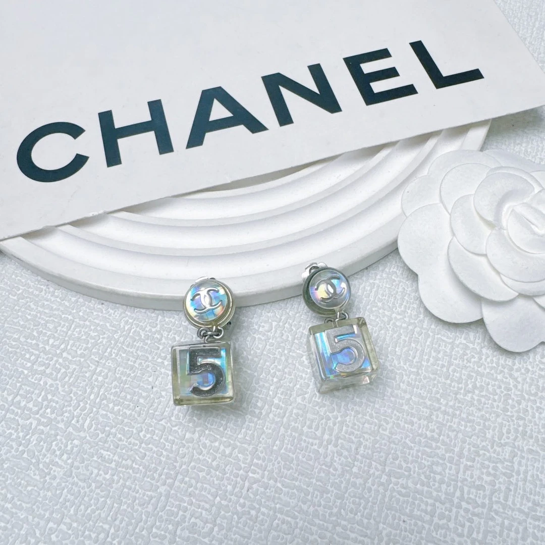 95新 Chanel/香奈儿 柚礼中古/香奈儿亚克力5号耳夹lz411445