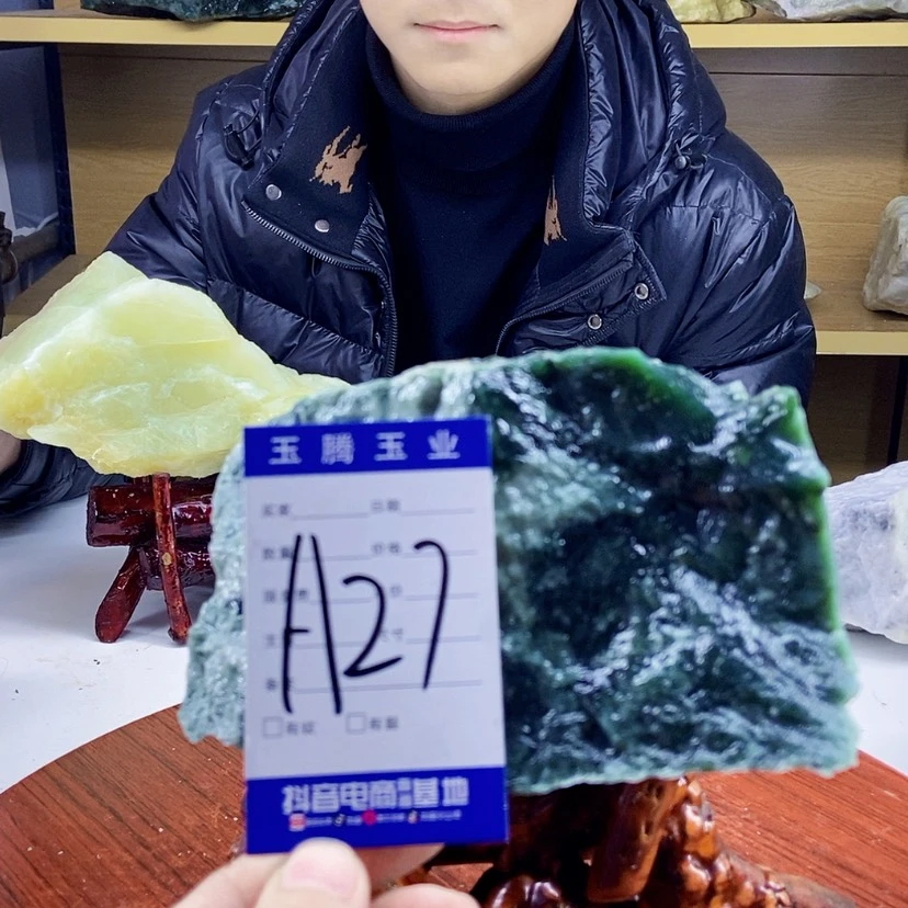【闪购商品】蛇纹石玉岫玉原石未镶嵌四**间