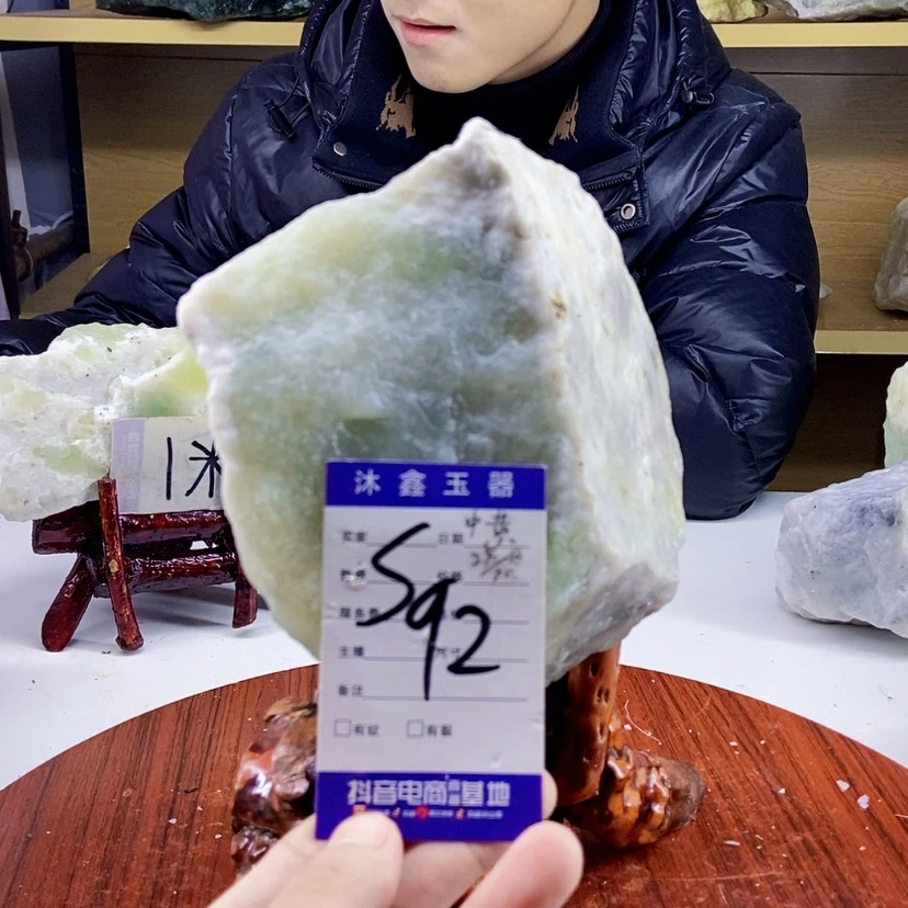 【闪购商品】蛇纹石玉岫玉原石未镶嵌小**比