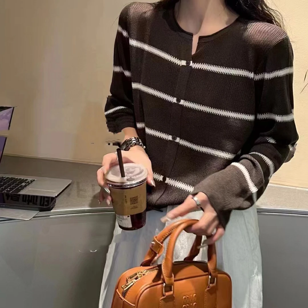 依蔓家针织条纹圆领长袖上衣