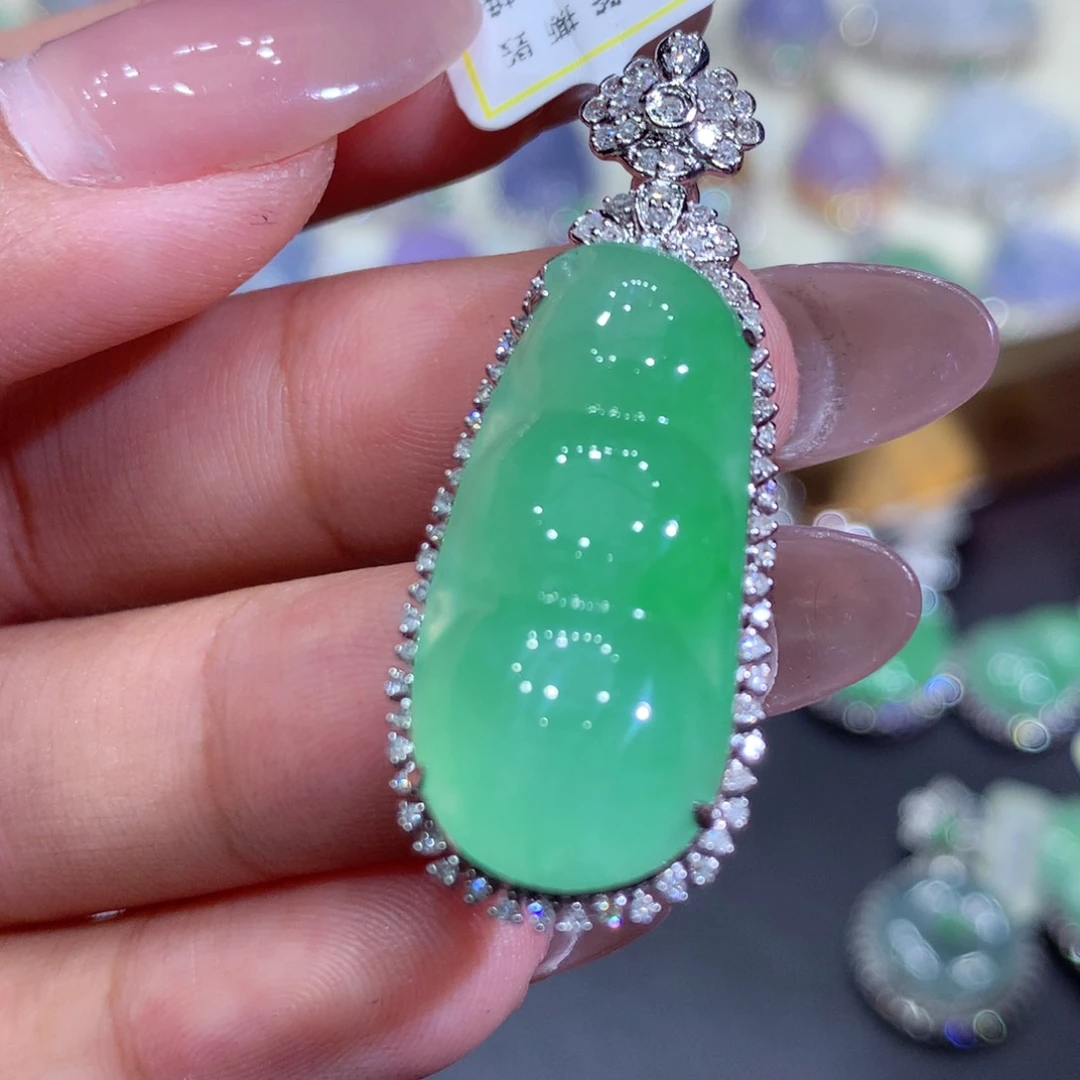 翡翠吊坠(赠链)18K金镶嵌