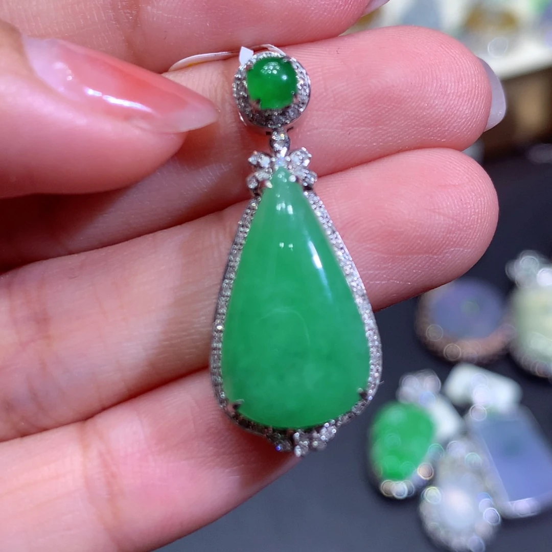 翡翠吊坠(赠链)18K金镶嵌