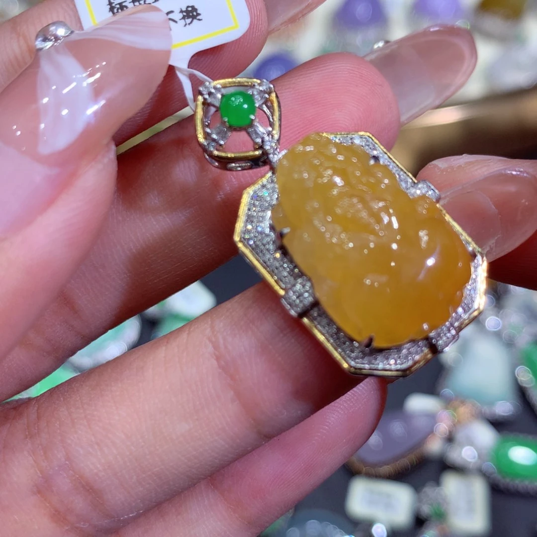 翡翠吊坠(赠链)18K金镶嵌