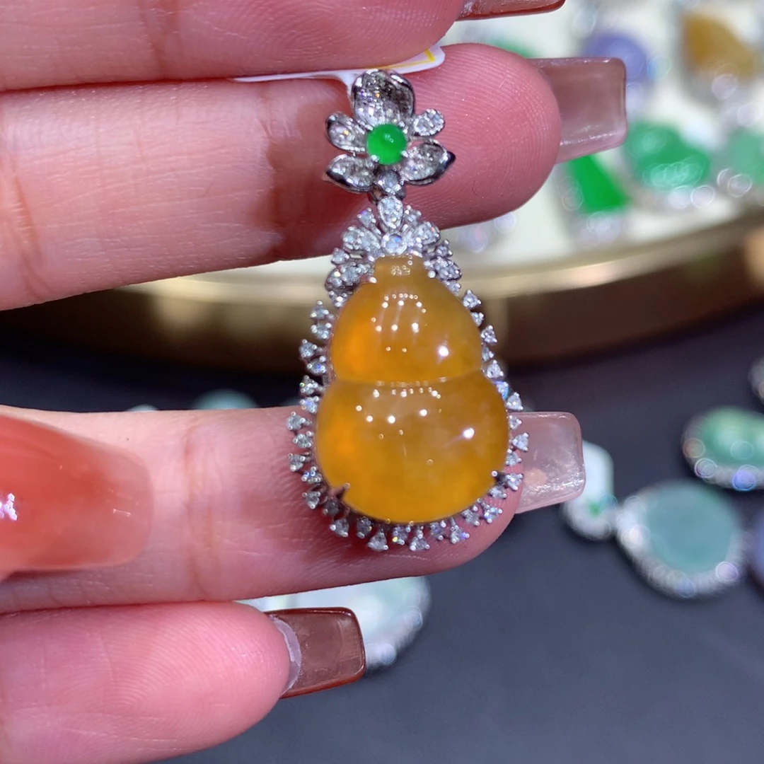 翡翠吊坠(赠链)18K金镶嵌