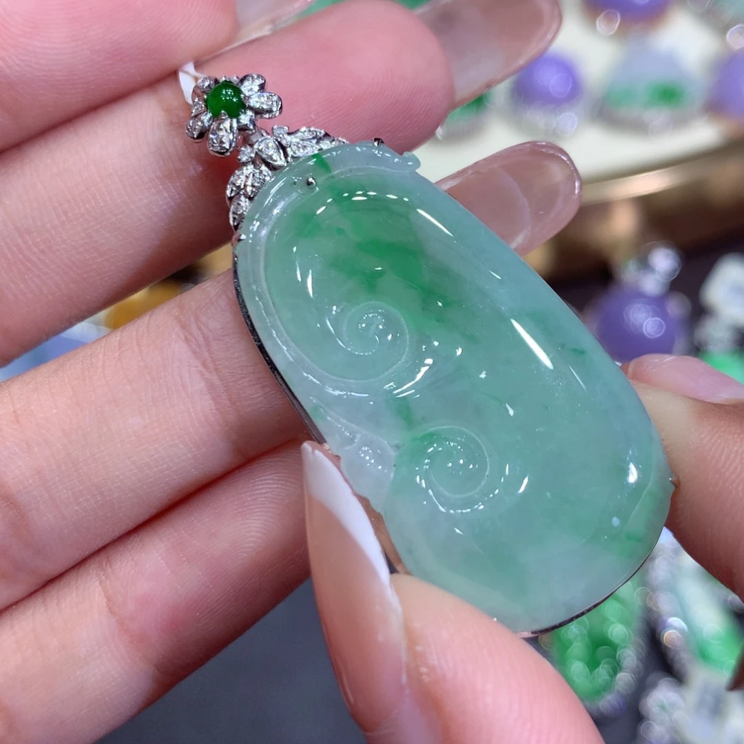 翡翠吊坠(赠链)18K金镶嵌