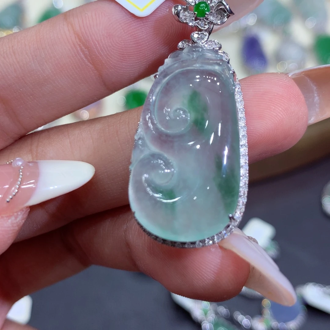 翡翠吊坠(赠链)18K金镶嵌
