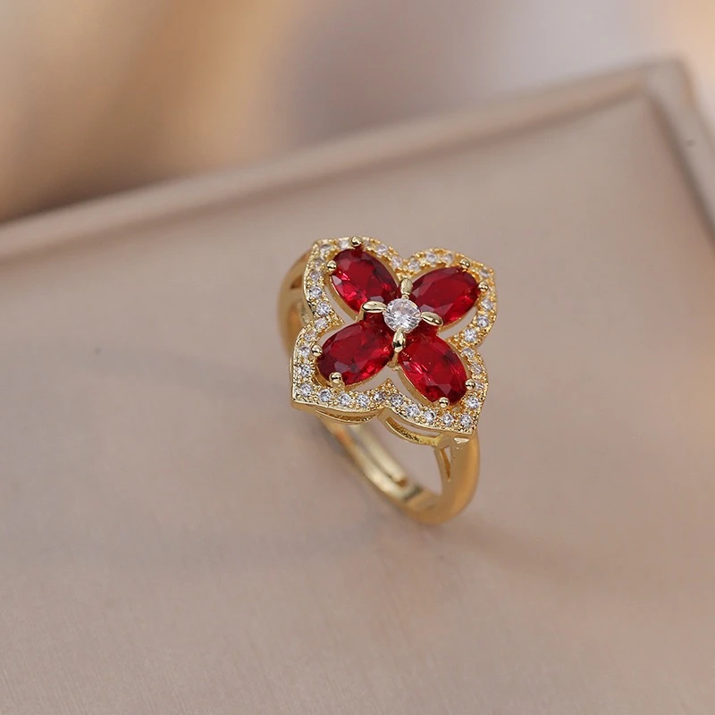 铜合金合成锆石戒指 红色四叶草开口戒指轻奢欧美贵气款