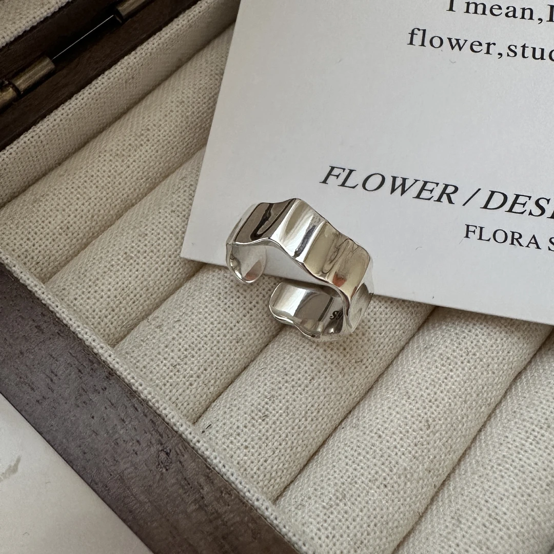 925银戒指 小众设计款戒指轻奢韩式风时尚感简约-褶皱尾戒指0021