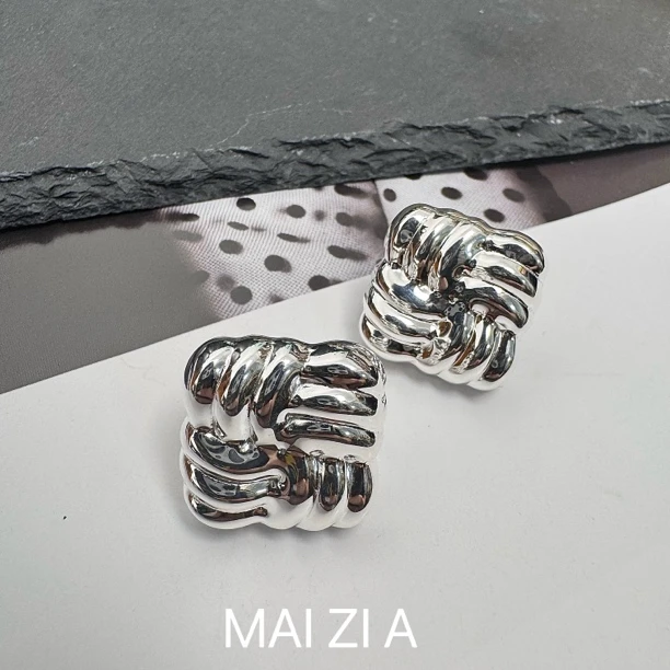 925银耳饰 魔方/s925空心光面纹理正方形方块耳钉极简时尚高级感