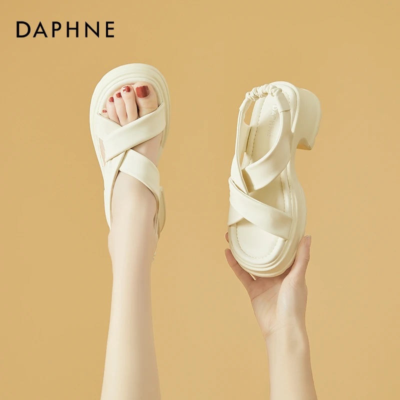 达芙妮厚底凉鞋女夏季外穿2025年新款仙女风女鞋松糕沙滩运动凉鞋
