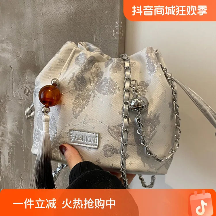 送女友高级感包包女时尚复古斜挎包女洋气百搭单肩水桶包女百搭包