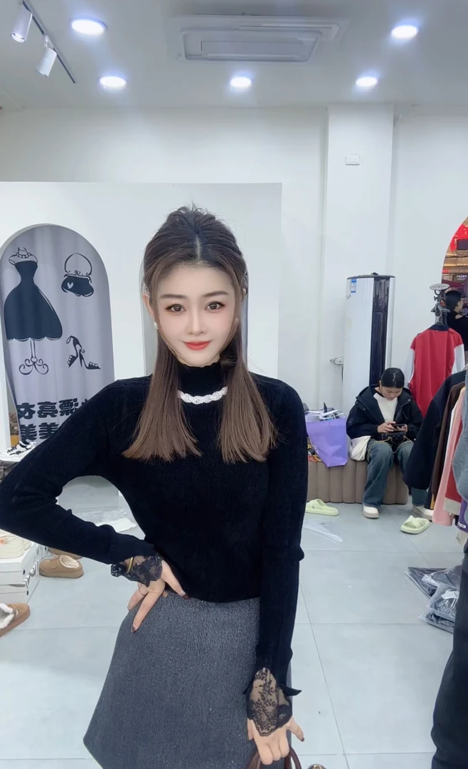 炫彩阁923【重工订钻蕾丝袖针织毛衣】