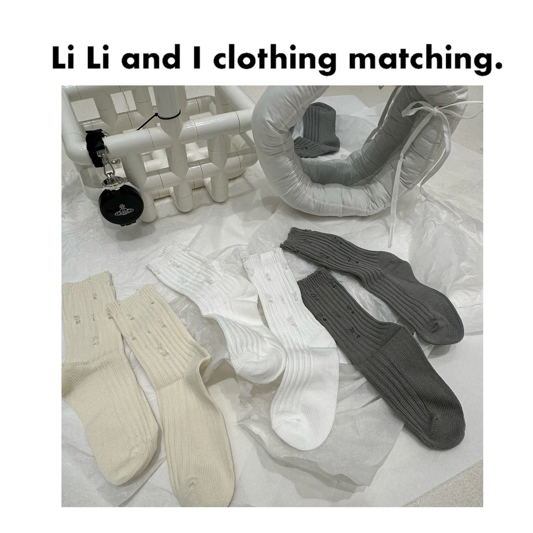 Li Li and I 秋季极简慵懒博主的废土破洞袜