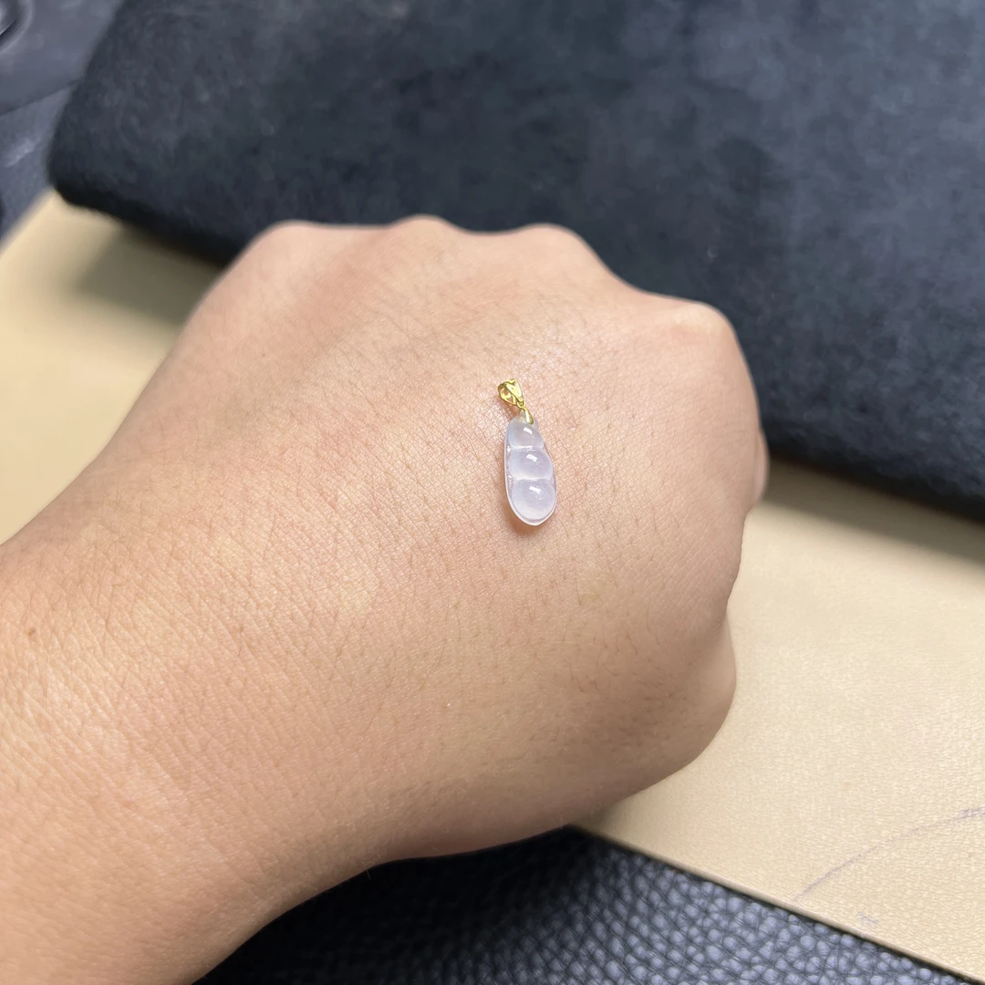 翡翠豆子吊坠冰种光感好精雕18K金女式硕果累累高贵气质百搭