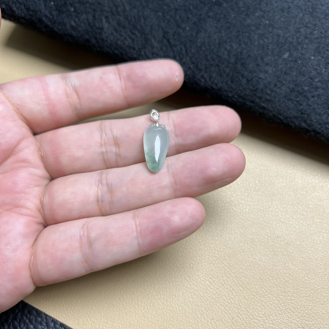 翡翠吊坠福瓜随形冰种飘花18K金福气常伴高贵精致素款