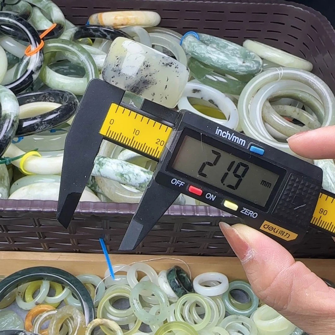 【闪购商品】蛇纹石玉戒指未镶嵌