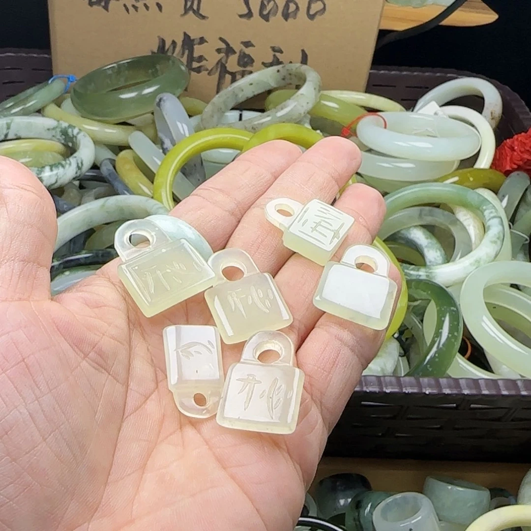 【闪购商品】蛇纹石玉手镯未镶嵌150任择其一