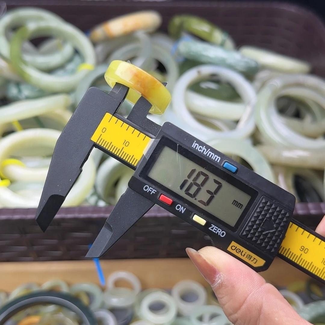 【闪购商品】蛇纹石玉手镯未镶嵌42瑕疵