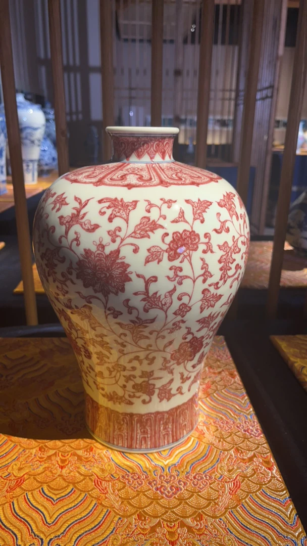 【九鸣·古窑】仿古釉里红点工缠枝莲梅瓶 景德镇高端摆件