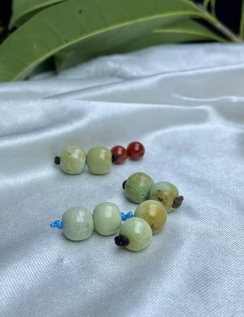 湖北原矿绿松石菜籽黄老邢对珠卡8mm+(多样性发货一组)