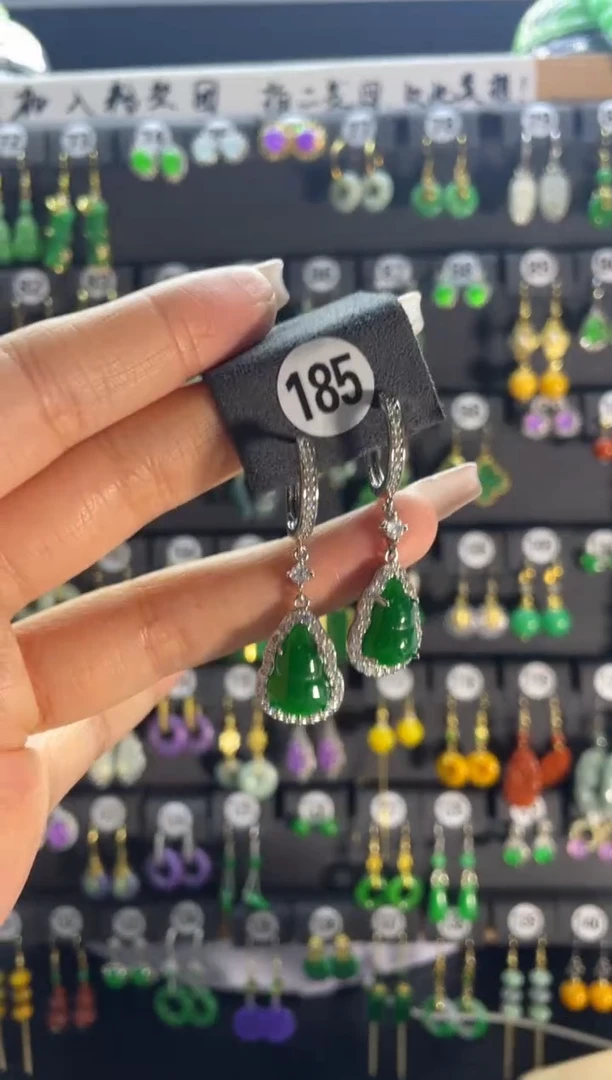 【闪购商品】翡翠耳饰银S925镶嵌185...