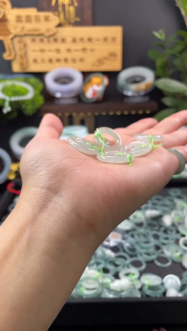 【闪购商品】翡翠颈饰未镶嵌子母扣