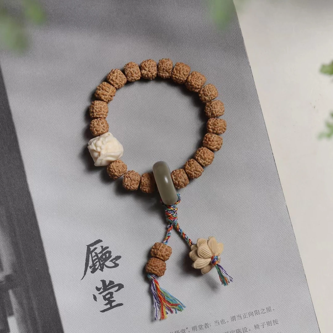 树王小金刚菩提搭配象牙果醒狮黄杨木莲花设计款手持手串