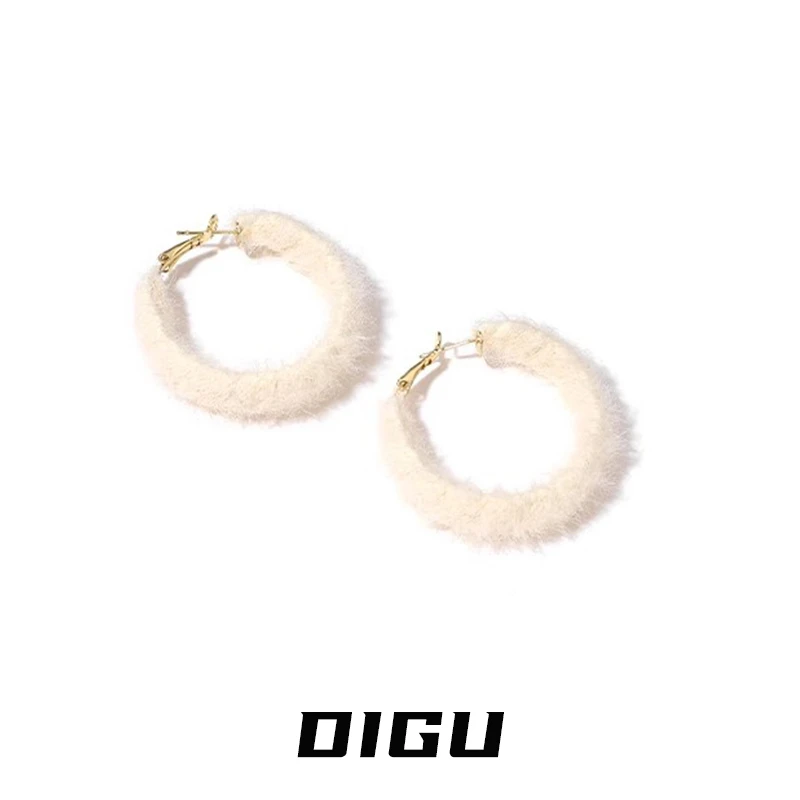 嘀咕家 非金属羽毛耳饰 气质秋冬圆环圆圈耳环高级感可爱毛毛耳饰