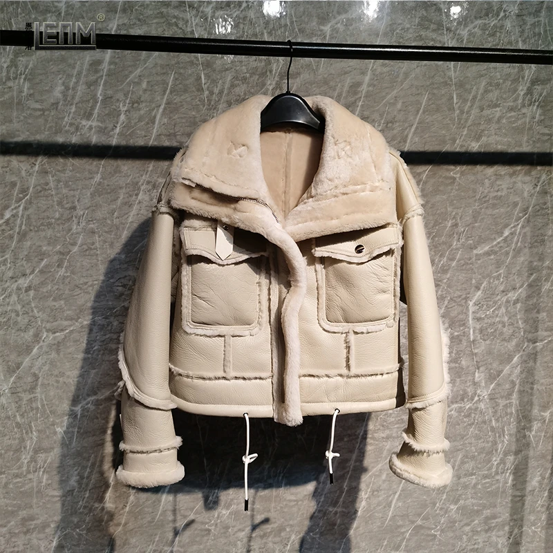 冬季女士真皮皮衣时尚短款米白色羊皮毛一体休闲保暖外套