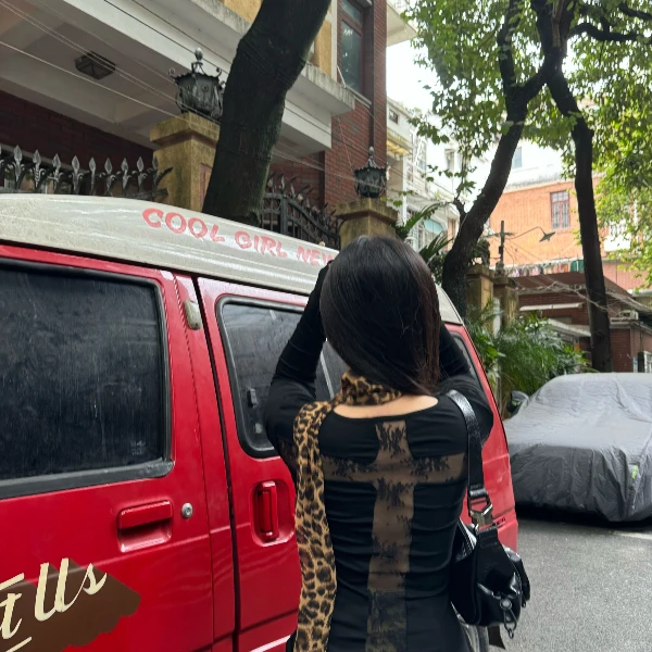 微胖甜辣 ins辣妹甜酷十字架蕾丝打底衫个性显瘦大码