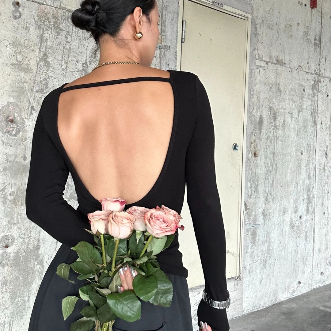 621个性露背（带杯垫）设计款长袖高弹秋冬辣妹修身打底衫