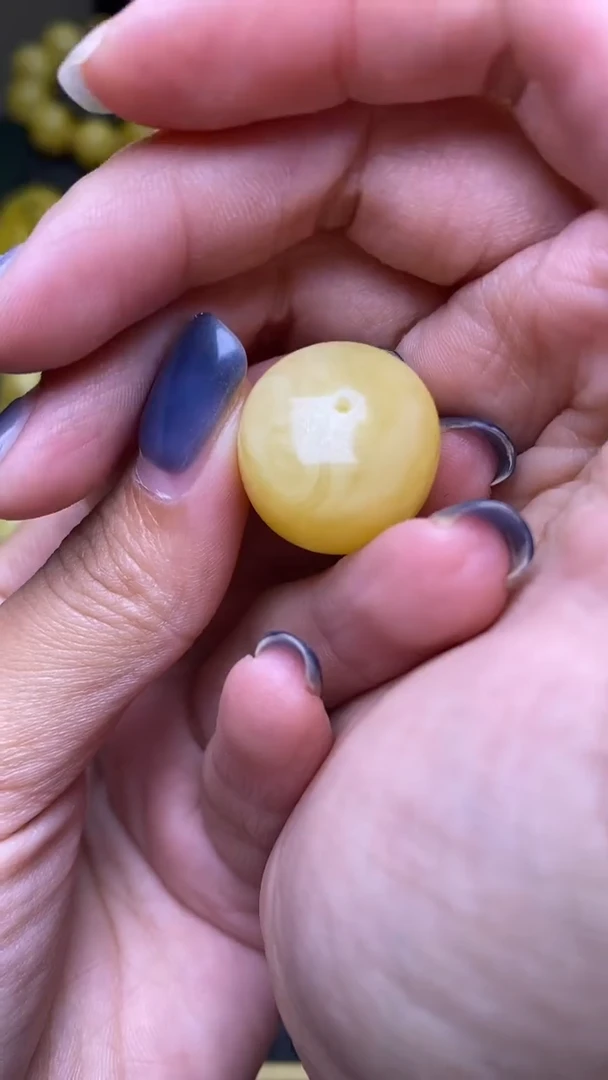 【闪购商品】琥珀裸石未镶嵌小葵. 101