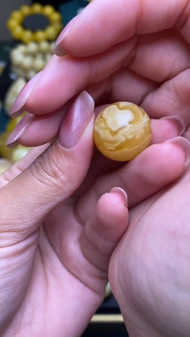 【闪购商品】琥珀裸石未镶嵌小葵.  56