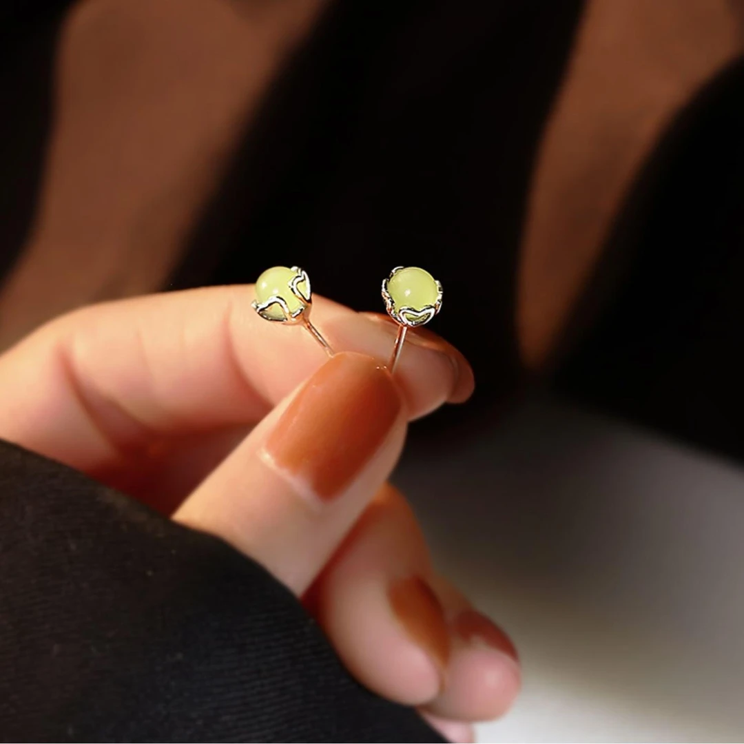 足银耳饰 耳钉女纯银养耳洞耳环小众设计感阳绿小巧耳饰新款古风