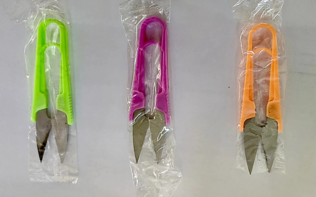 绑线剪刀一个(颜色随机)