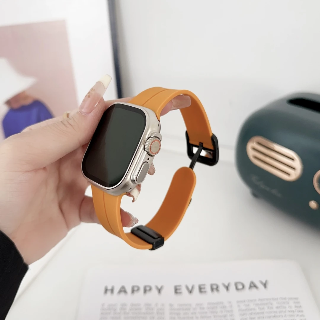 适用iwatchs9苹果s8手表带磁吸AppleWatch876543代硅胶运动腕带