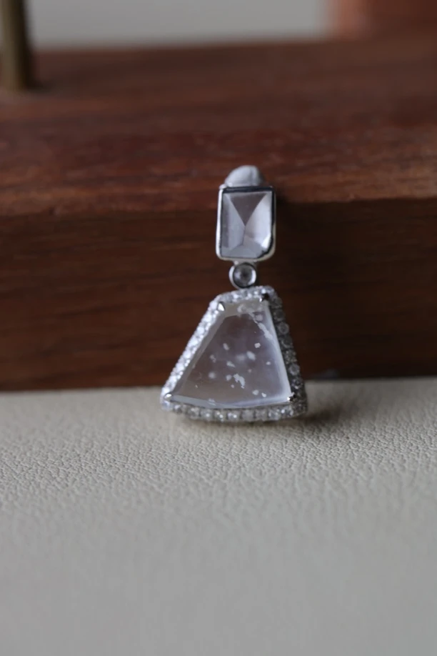 18k金镶嵌木那雪花棉翡翠切割吊坠几何时尚百搭简约气质素款个性