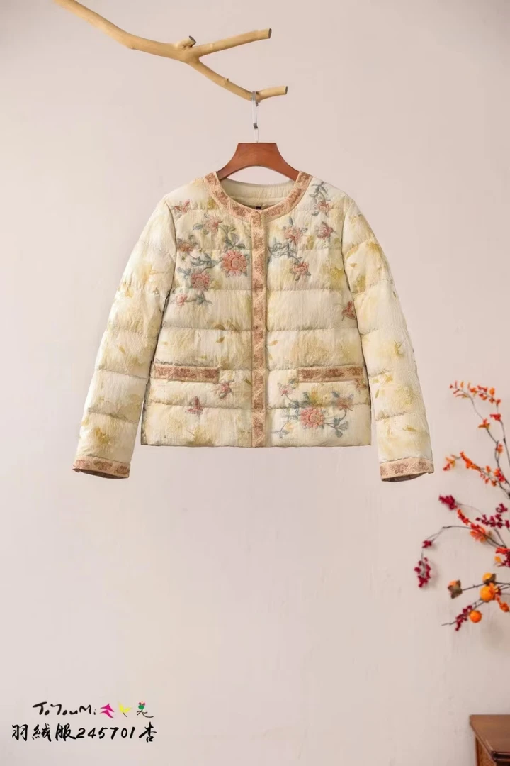 梅子家楚馨245701重工刺绣羽绒服加厚时尚短款