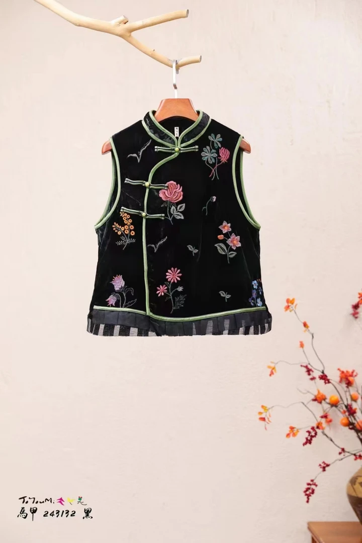 243132民族风重工刺绣马甲