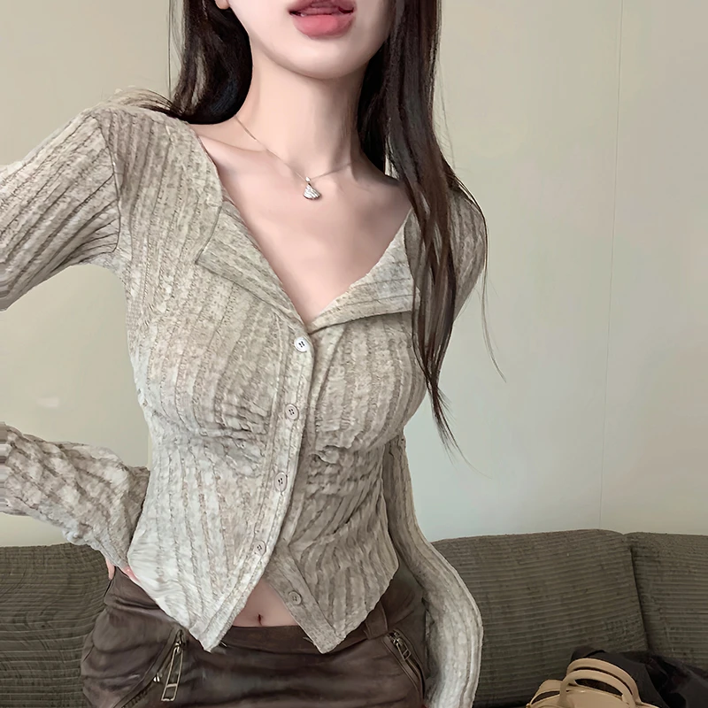 法式翻领纯色设计感针织开衫女秋装2025新款修身显瘦别致独特上衣