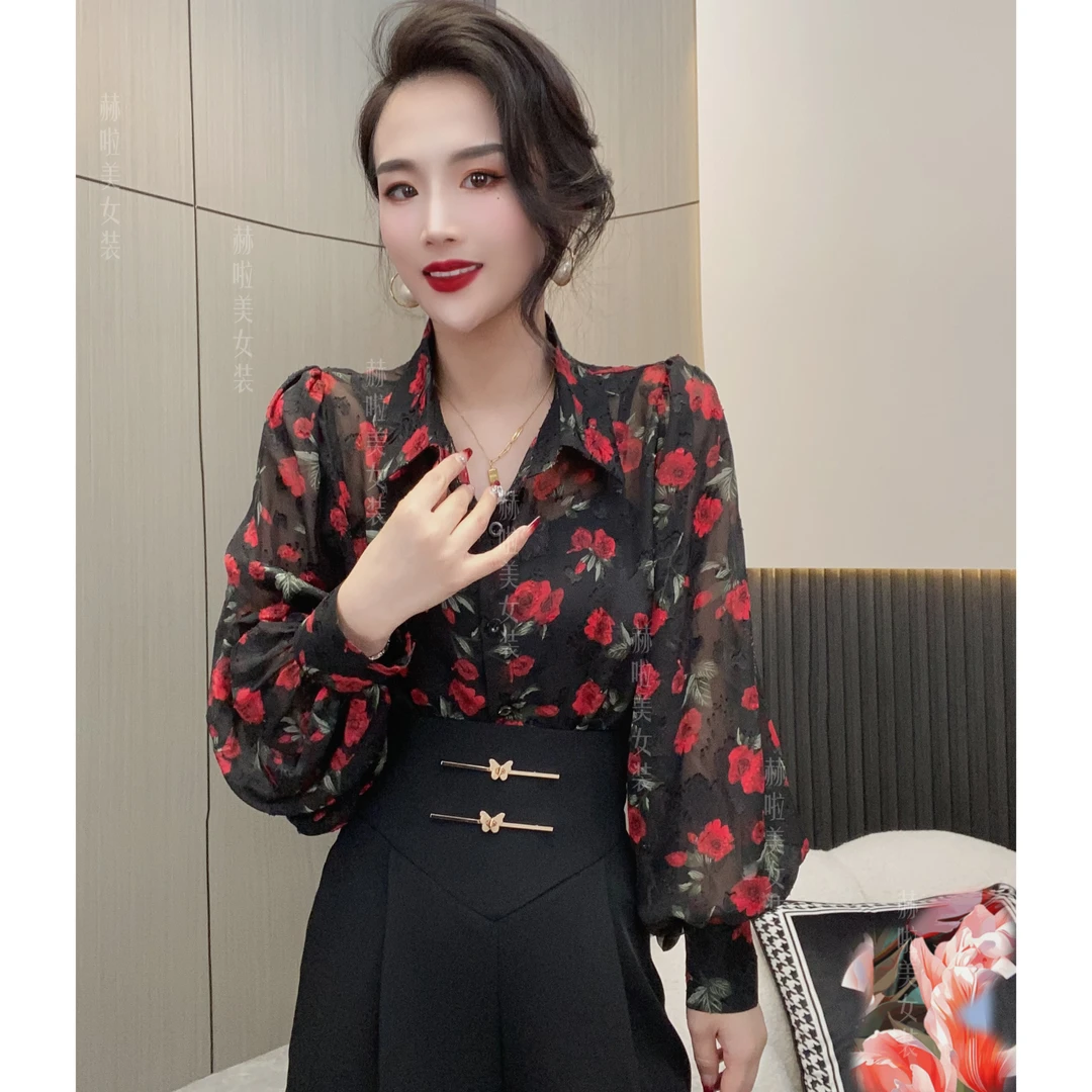 【赫啦美】新款时尚气质显瘦百搭洋气设计款西装领花朵印花衬衫女