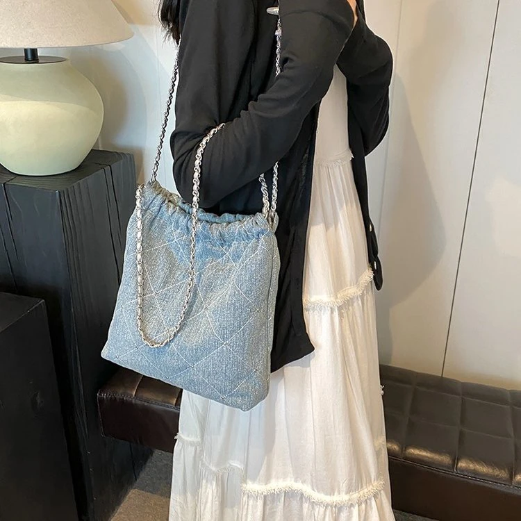 2024夏季新款手提包包时尚百搭韩版小众单肩牛仔垃圾袋大包女8429