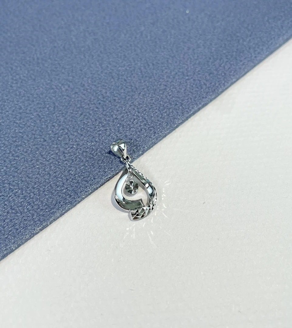 铂金pt950精品吊坠（车花灵动水滴）