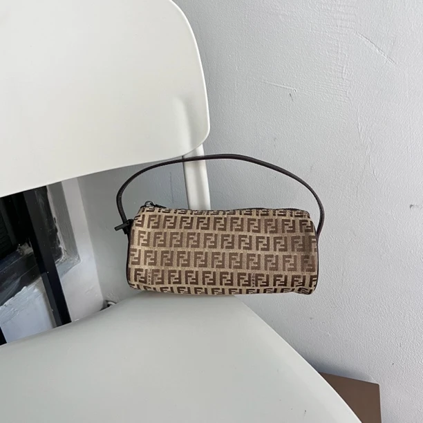 95新 FENDI/芬迪 手提包小号棕色老花布面圆筒桶