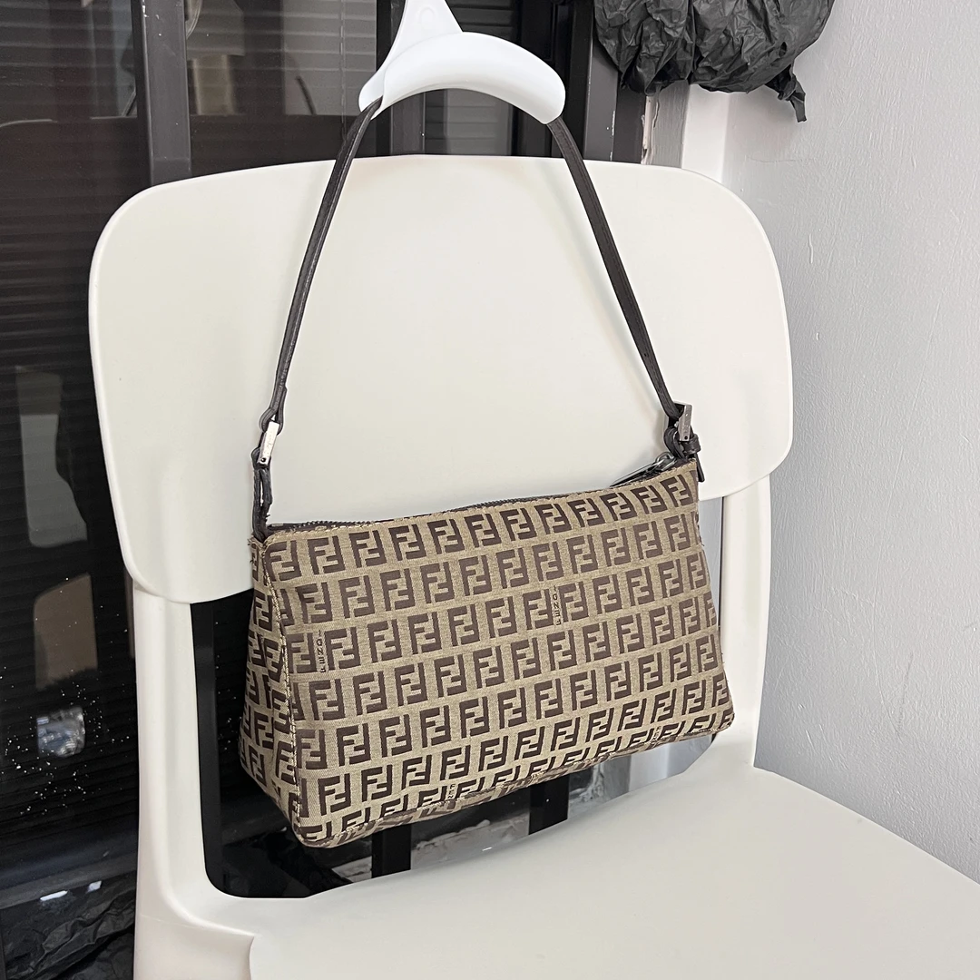 95新 FENDI/芬迪 棕色老花布面法棍hobo麻将单肩腋下包
