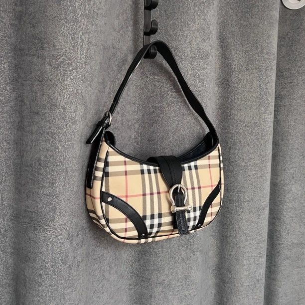 95新 BURBERRY/博柏利 格纹黑色皮质月亮豌豆hobo铆钉腋下单肩包