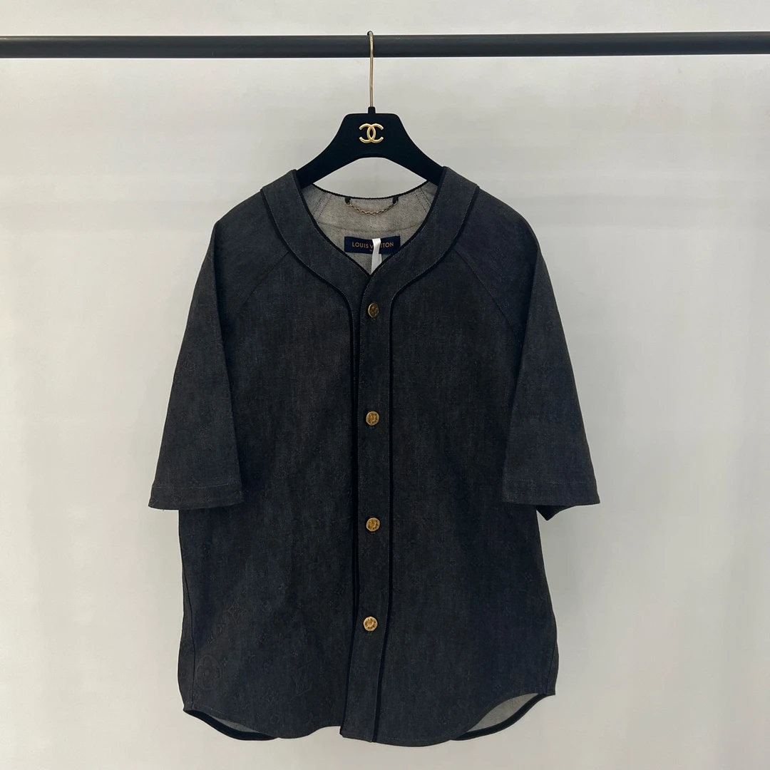 99新LV路易威登满印暗纹老花牛仔短袖棒球衬衫 M码 00249